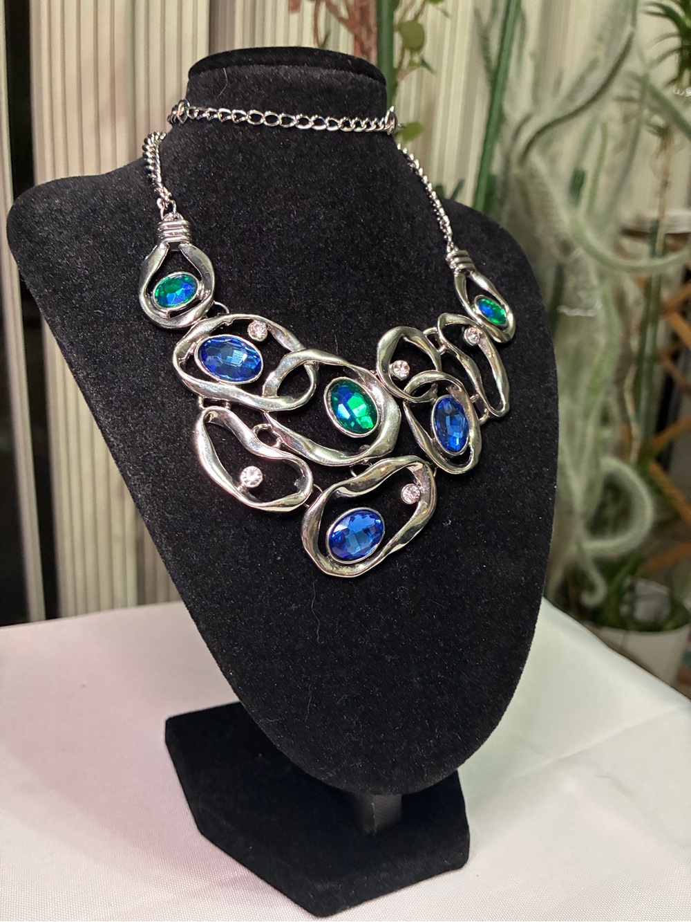 Boutique Blue & Green Chunky Statement Bib Necklace Silver Tone Jewel Tone - Picture 2 of 3
